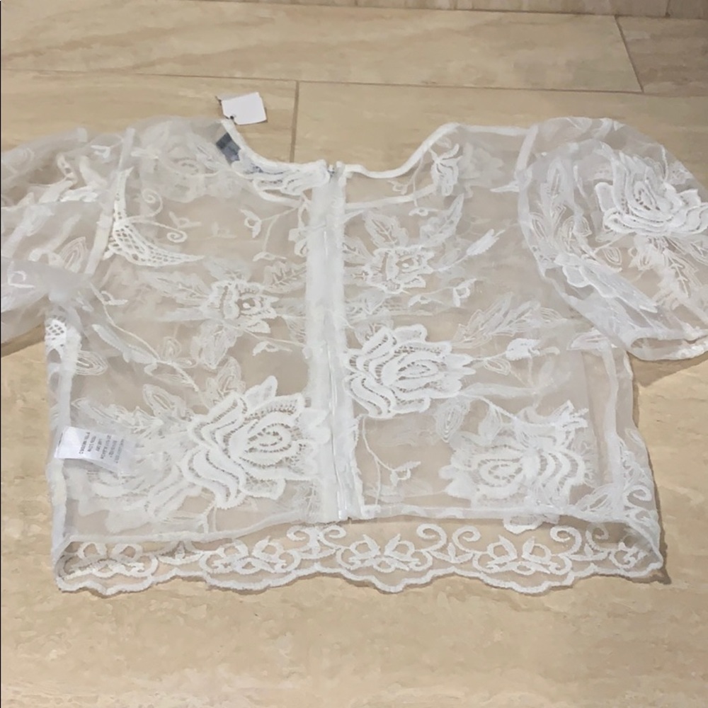 Cute lace detail top - Picture 2 of 3